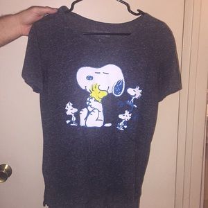 Gray PEANUTS snoopy shirt